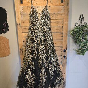 Prom Dress/Formal Dress Black and Gold sz US14